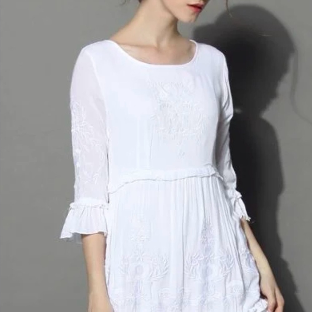 Chicwish GRACE VINES EMBROIDERED MAXI DRESS IN WHITE